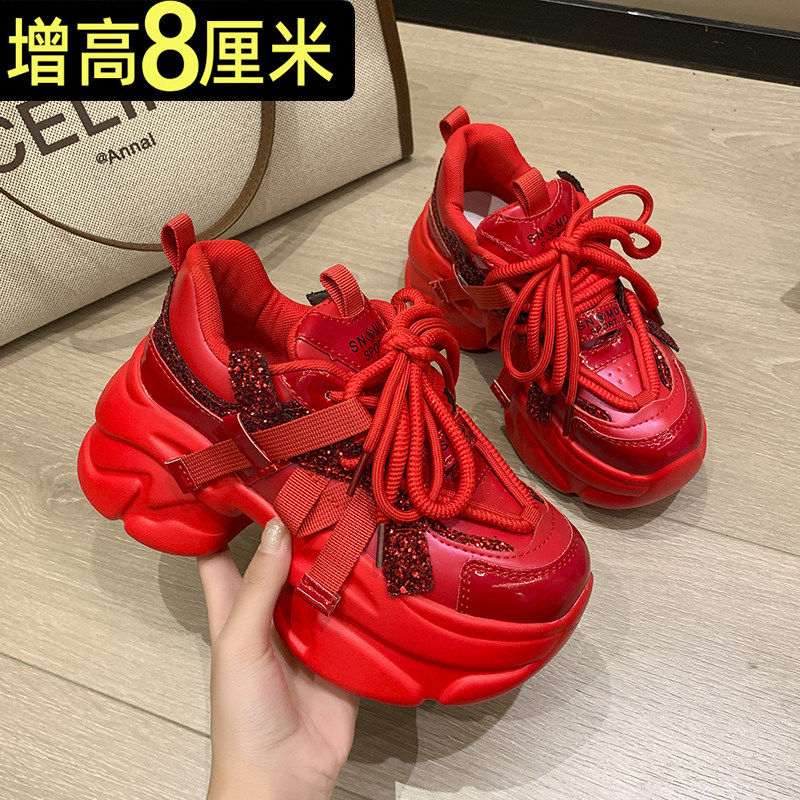 红色婚鞋配秀禾婚纱两穿图片