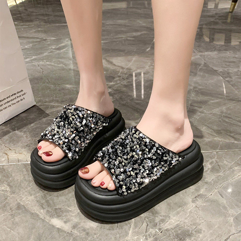 黑色厚底拖鞋女外穿高级感2026夏季新款亮片增高一字拖松糕凉拖鞋