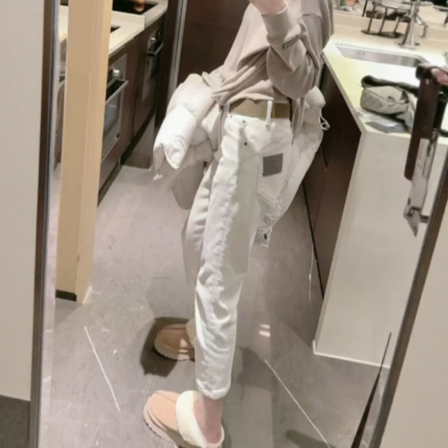 窄版加绒白色直筒牛仔裤女冬季