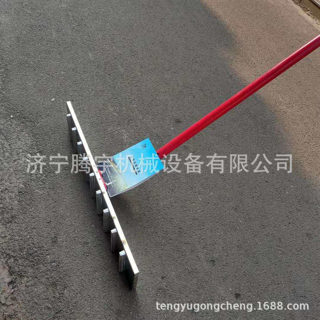 牛场拉纹大抹子牛场现浇地面拉槽机奶牛场路面刻遭机生产