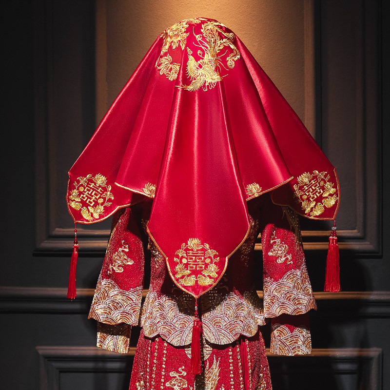 红盖头新娘结婚头纱中式秀禾服复古红色绣花缎面流苏蒙头刺绣喜帕