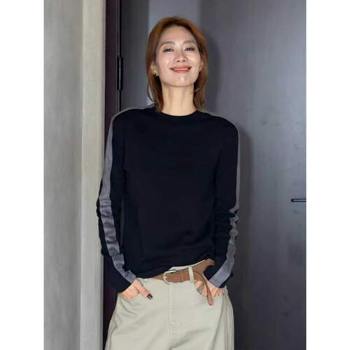 琴仔【跑道】时尚显瘦百搭圆领长袖卫衣女秋冬设计感打底上衣Z635