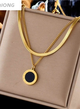 欧美个性时尚简约复古黑色罗马圆牌吊坠钛钢金属饰品蛇骨链项链