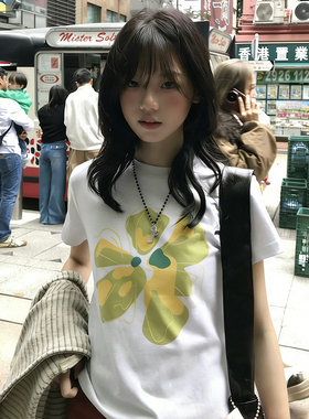 白色正肩短袖t恤女夏季穿搭花朵印花修身显瘦美式纯棉tee辣妹上衣