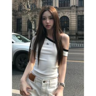 修身 新款 显瘦设计感白色斜肩上衣 T恤女夏季 辣妹风不对称露肩短袖