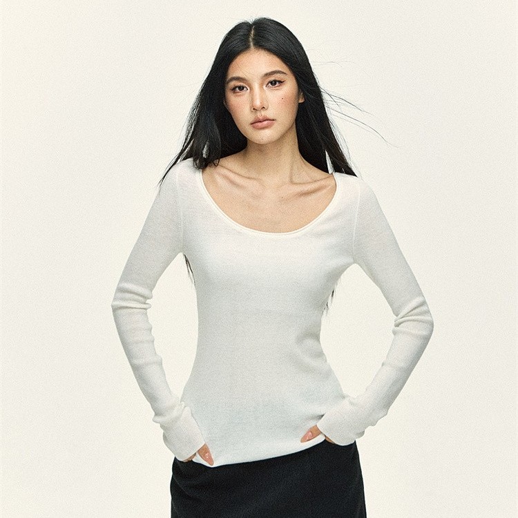 法式方领白色正肩修身显瘦长袖T恤女新款带胸垫U领打底衫上衣