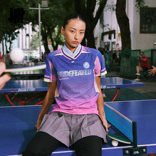 UNDEFEATED X XUPERMAN联名五条杠女乒乓球圆领运动衫