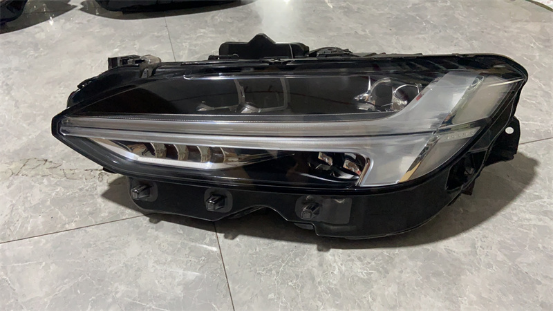 沃尔沃S90大灯总成拆车件