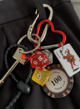 原创高级大王扑克钥匙扣个性小众包包挂件创意爱心扣ins穿搭配饰