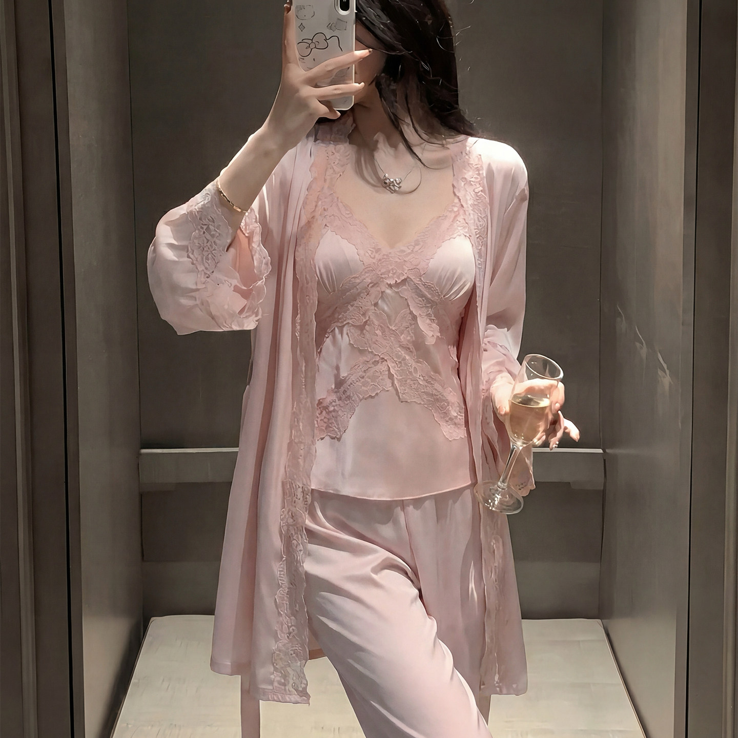 纯欲粉色冰丝三件套性感蕾丝吊带