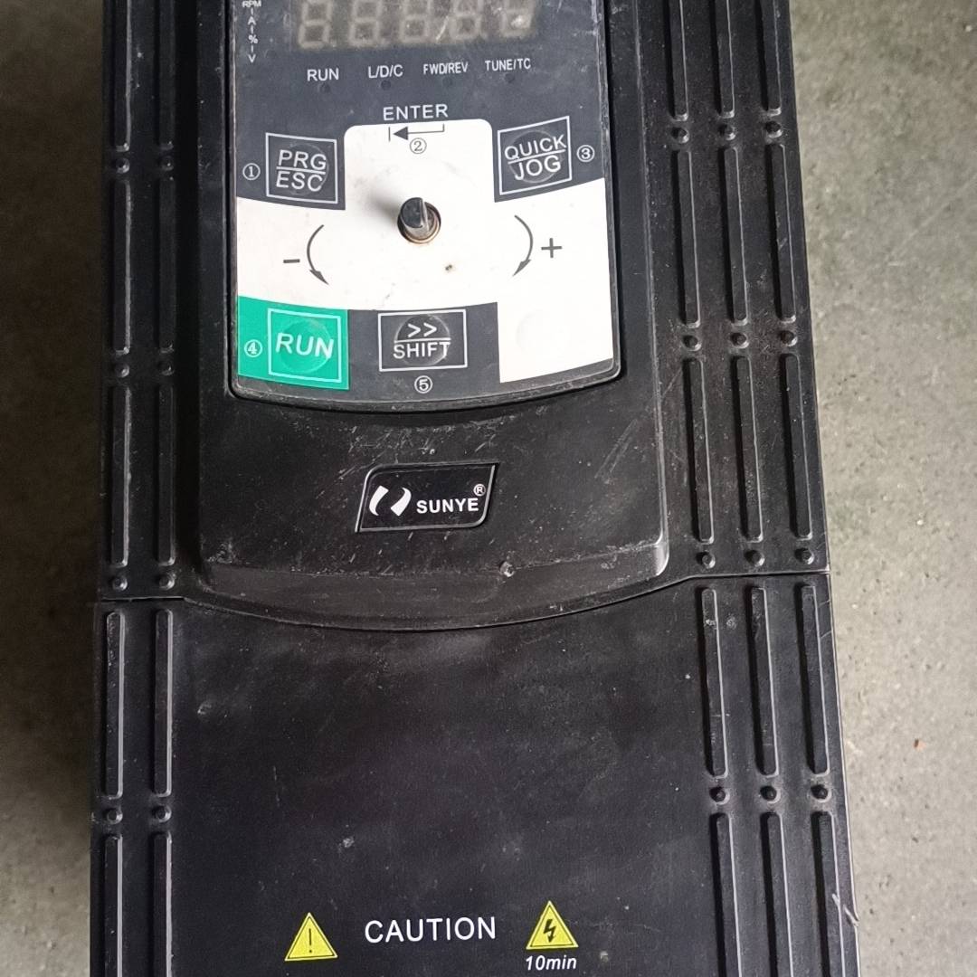 议价变频器CM530H-4T7R5GB/9R0PB 实物拍摄适用