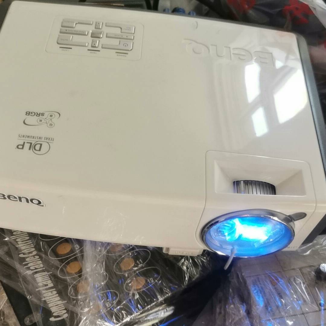 议价明基投影仪MP511 ，成色如图，带包装适用