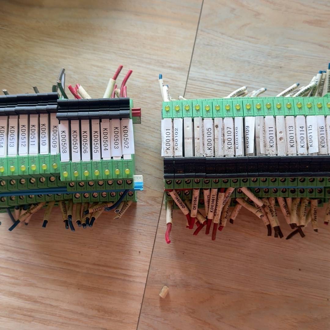 议价菲尼克斯继电器模块PLC-BSP-230UC/21继适用