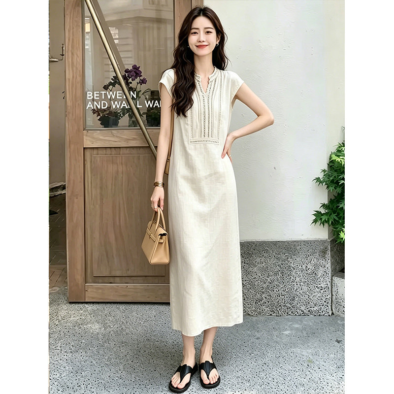设计感V领短袖亚麻连衣裙女2026夏季爆款显瘦气质长裙简约穿搭