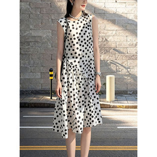 慵懒松弛感无袖波点连衣裙女夏2026新款大码宽松显瘦背心A字裙