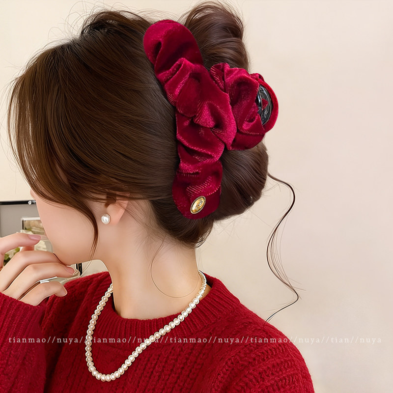 秋冬红色褶皱云朵抓夹女高级感