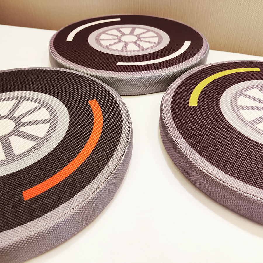 【小坐垫】 不耐力小轮胎元素 软胎中胎硬胎 双面印刷海绵坐垫,模玩/动漫/周边/娃圈三坑/桌游,文化/体育周边,淘宝优惠券,粉丝福利购,淘宝优惠卷