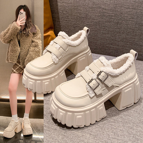 8cm厚底加绒小皮鞋女增高轻便