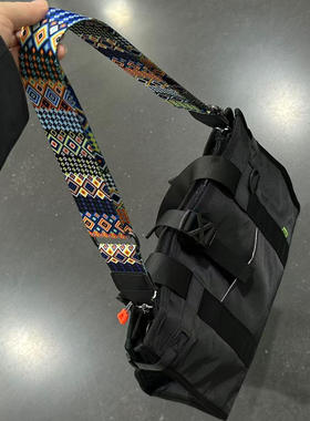 秋冬斜挎包通勤潮流手提包机能单肩旅行包运动健身包学生包电脑包