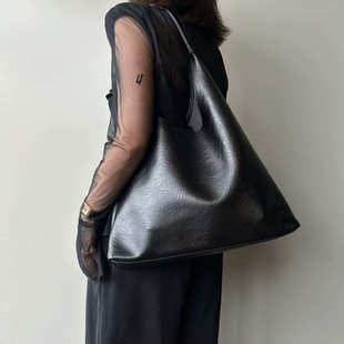 贵宝 包休闲慵懒纯色软皮托特包废土风轻便大容量单肩腋下包女包