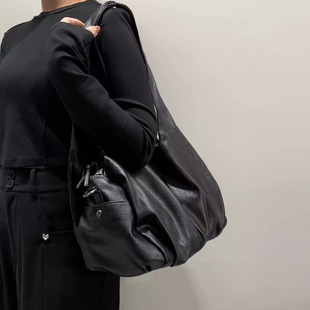复古通勤简约斜挎包黑色高级感软皮托特包大容量单肩腋下包松弛感