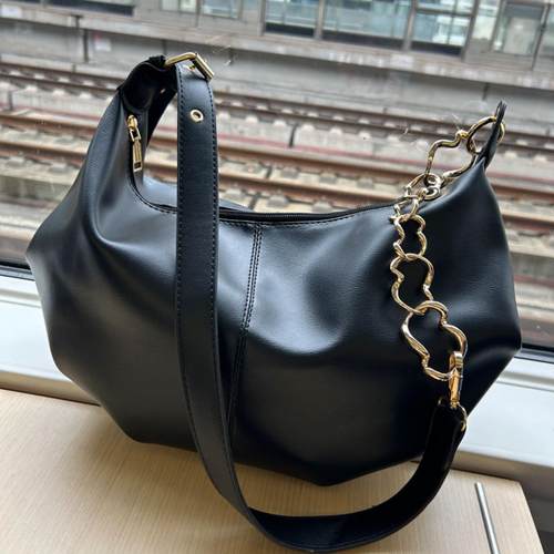 斜挎小黑包女机能链条百搭甜酷风