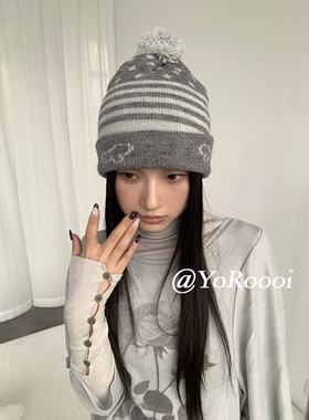 YoRoooi 冬季复古提花小众百搭护耳毛球帽休闲针织帽套头帽冷帽女