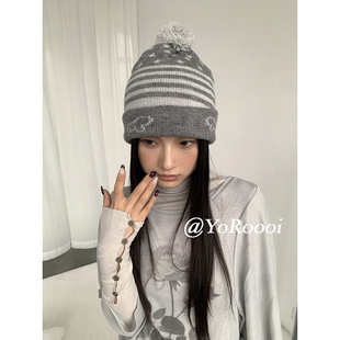 YoRoooi 冬季复古提花小众百搭护耳毛球帽休闲针织帽套头帽冷帽女