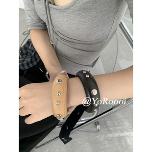 博主同款 夸张手环配饰手饰 小众复古百搭宽面铆钉手镯个性 YoRoooi