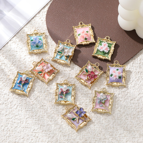 合金复古相框鎏金浮雕花朵吊坠