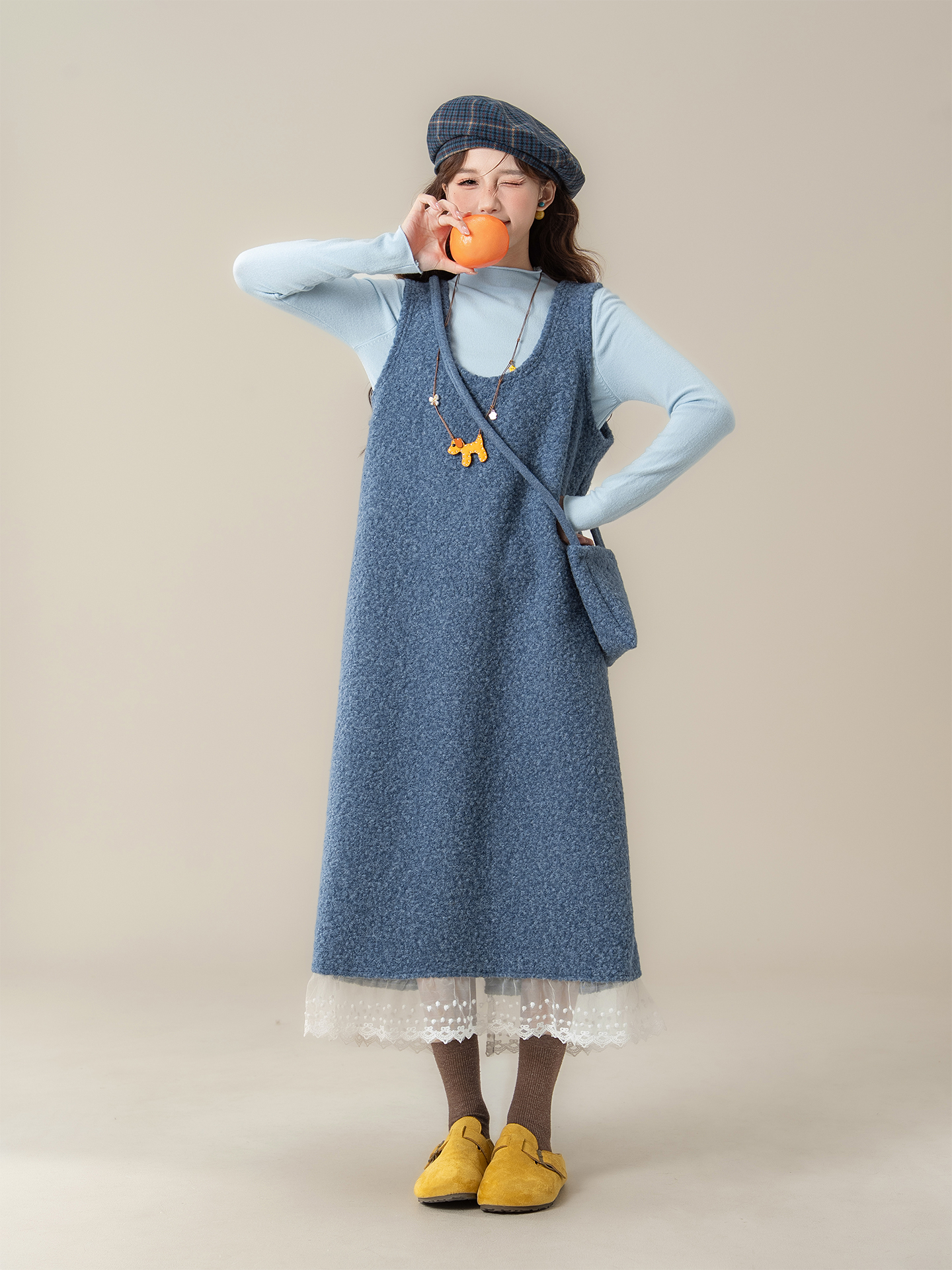 法式蓝色蕾丝拼接背心连衣裙女冬季新款慵懒风显瘦减龄毛呢长裙子