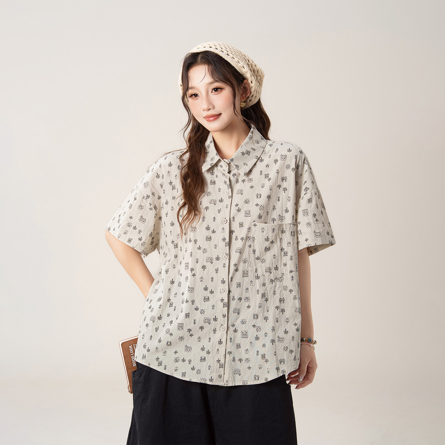 【巷陌清欢】灰杏色卡通印花短袖衬衫女夏季穿搭复古休闲文艺上衣