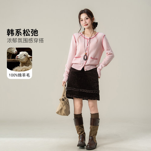 小个子韩版设计感包扣粉色羊毛衫