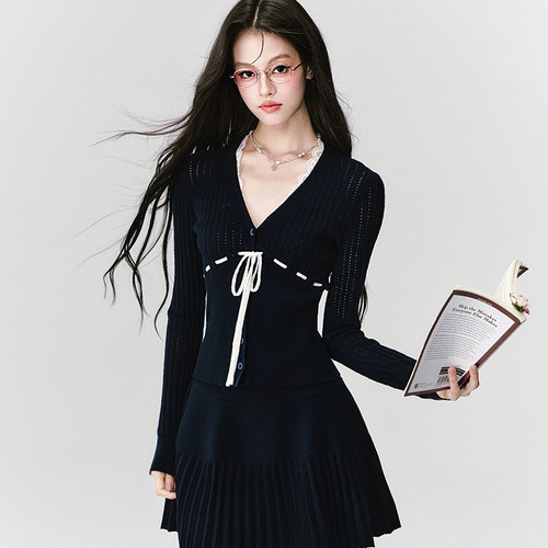 fragileheart易碎商店·错音诗帧 秋冬绞花针织上衣百褶半裙套装