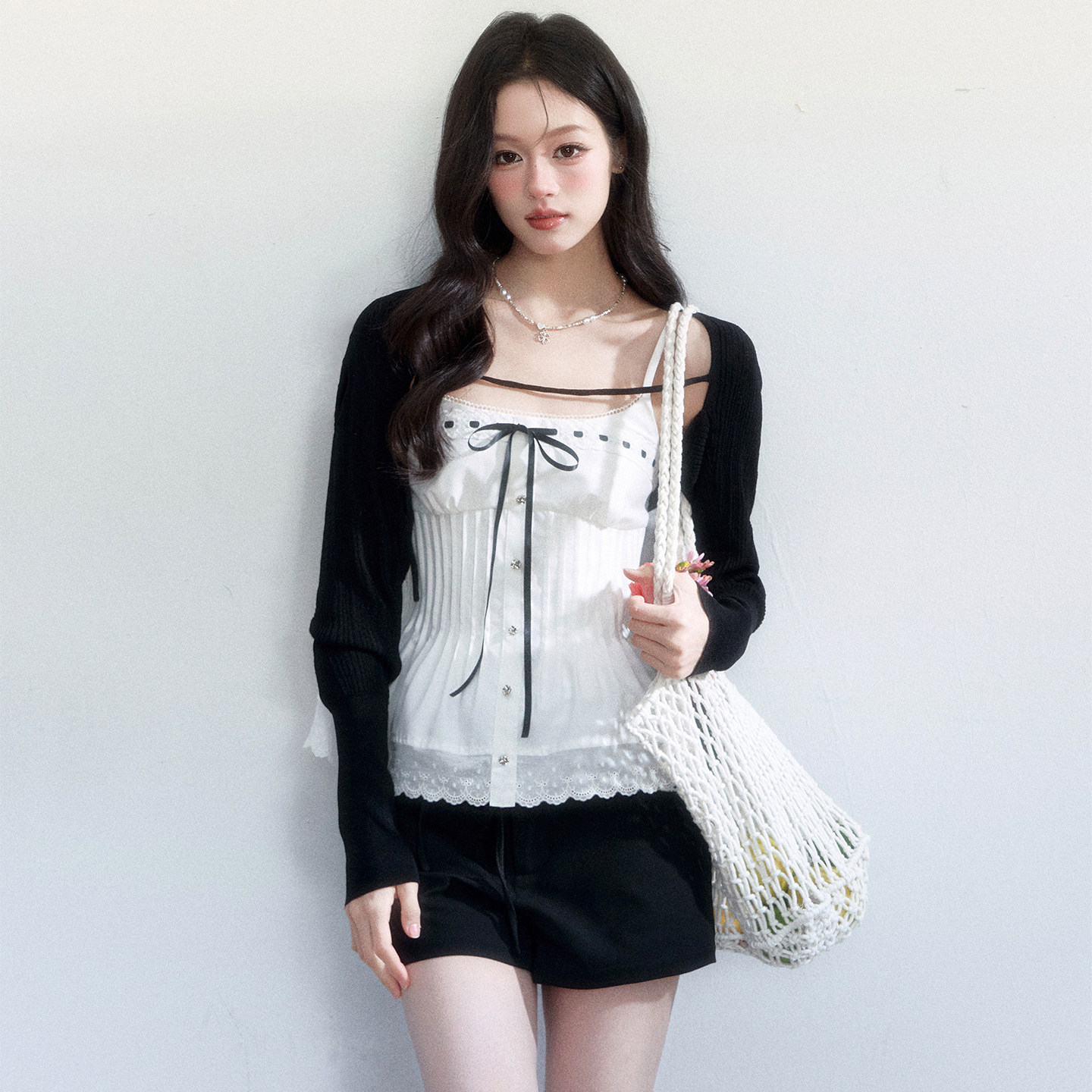 fragileheart易碎商店&middot;黑白撞色绑带花边吊带冰丝凉感罩衫两件套