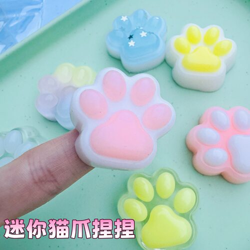 Mini Cat Claw Pinch Music Small Nose Gush Pendant Slow Rebou