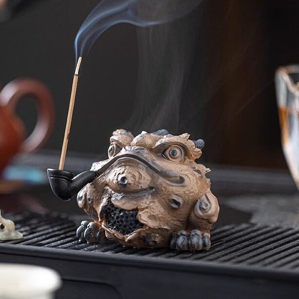 变色烟斗招财金蟾茶宠摆件摆件茶桌装饰品香薰炉创意线 线香插小