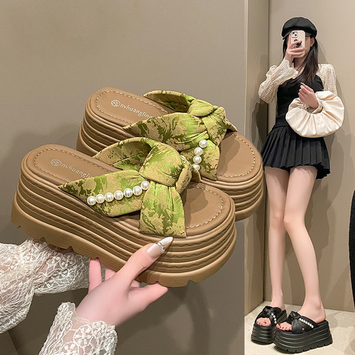 厚底拖鞋外穿高级感女夏2026新款超火8cm增高配裙子海边高跟凉拖