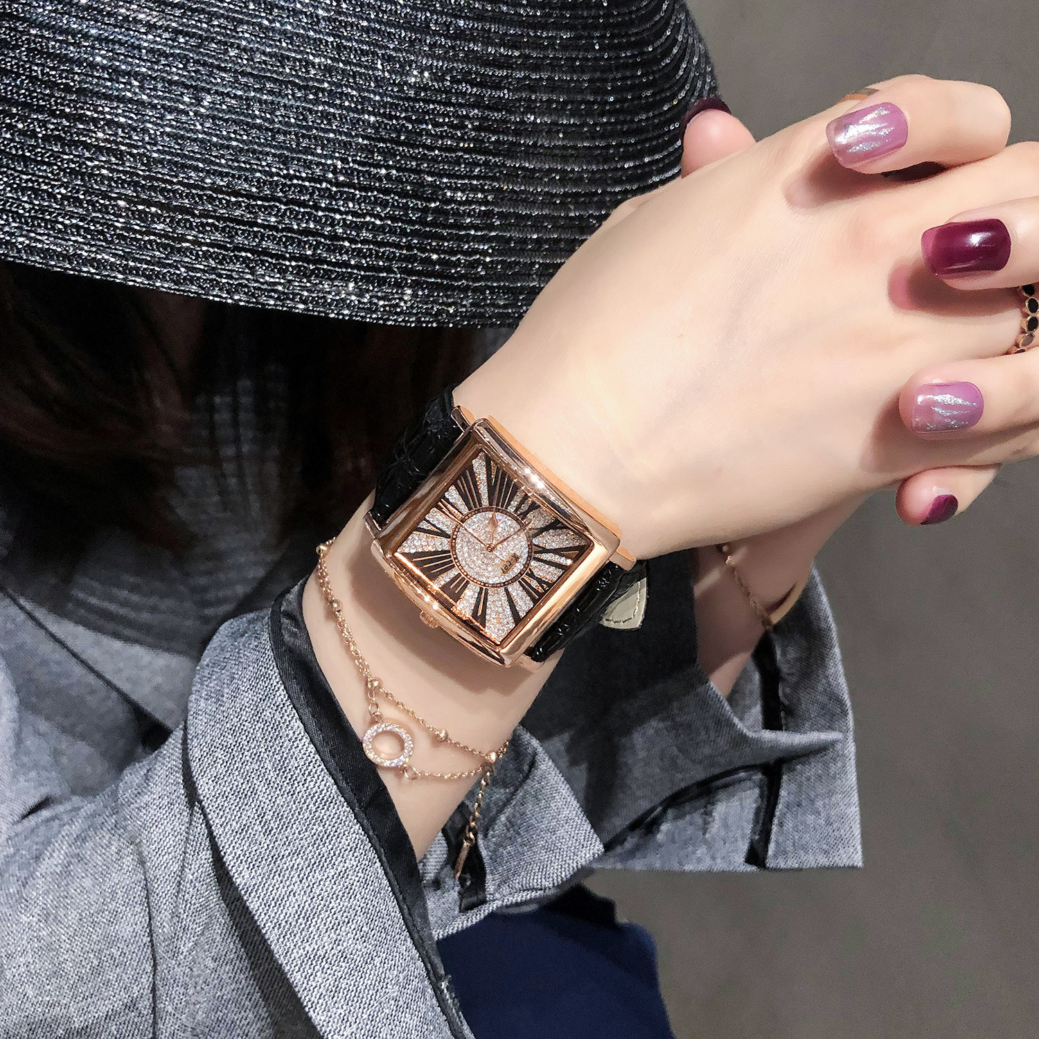 轻奢小众手表女复古港风名牌正品女表简约气质大气女士女款时尚表