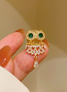 欧美小众轻奢设计感猫头鹰胸针男女同款个性创意刺马针微镶锆胸花