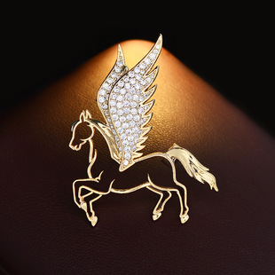 简约个性创意感飞马胸针精致微镶锆镂空胸花高档男女服装别针配饰