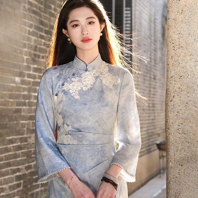 2025年雅归新中式提花改良旗袍女秋季剪花长袖修身显瘦连衣裙长裙