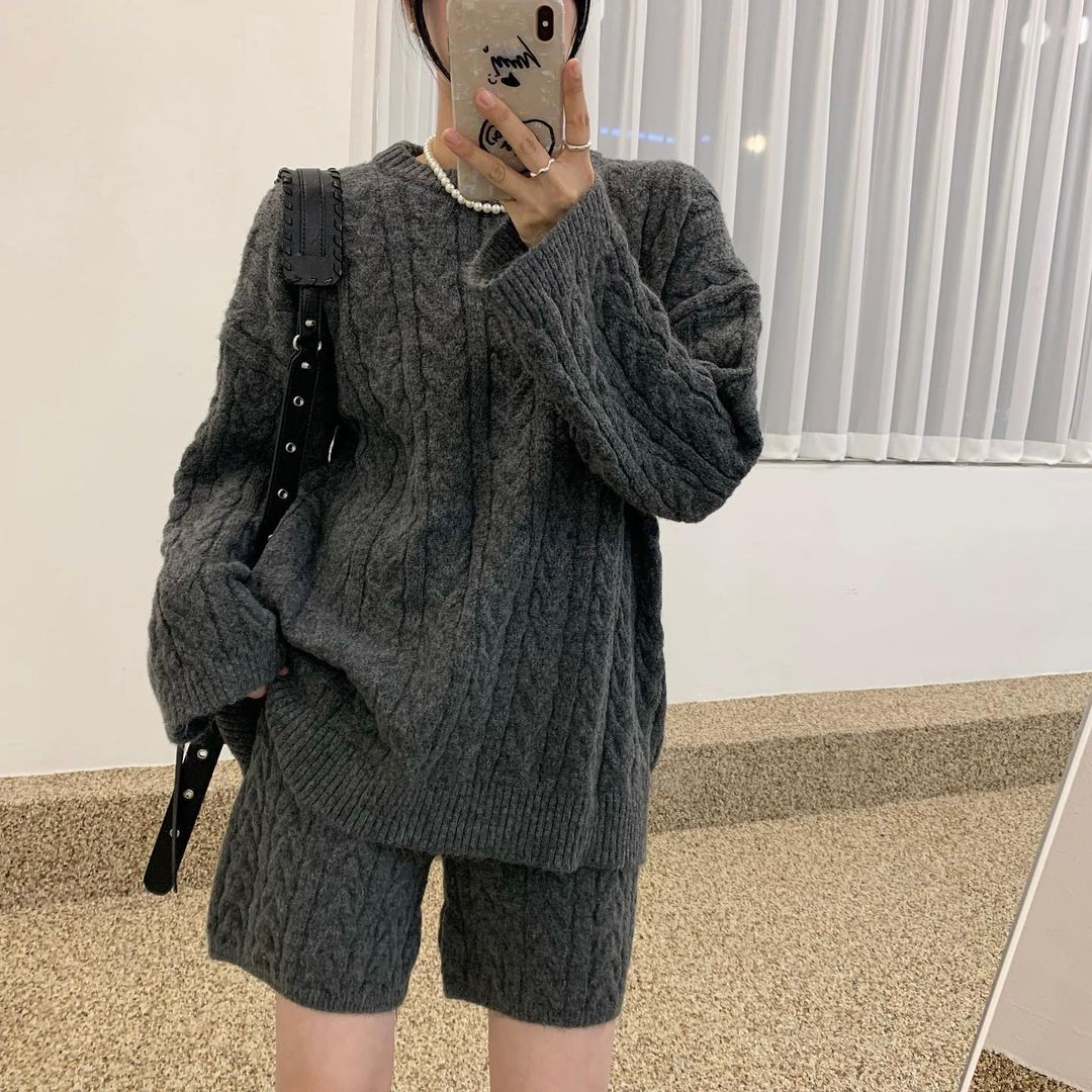 慵懒风宽松套头毛衣针织衫直筒五分裤两件套