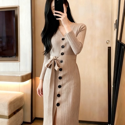秋冬新款法式V领修身针织连衣裙中长款单排扣打底过膝毛衣裙