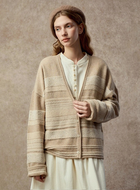 Famecoco宽松慵懒休闲针织开衫文艺提花V领毛衣外套FAC8DE003