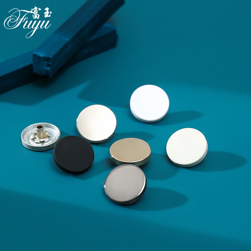 金属四合扣子母羽绒服免缝高档