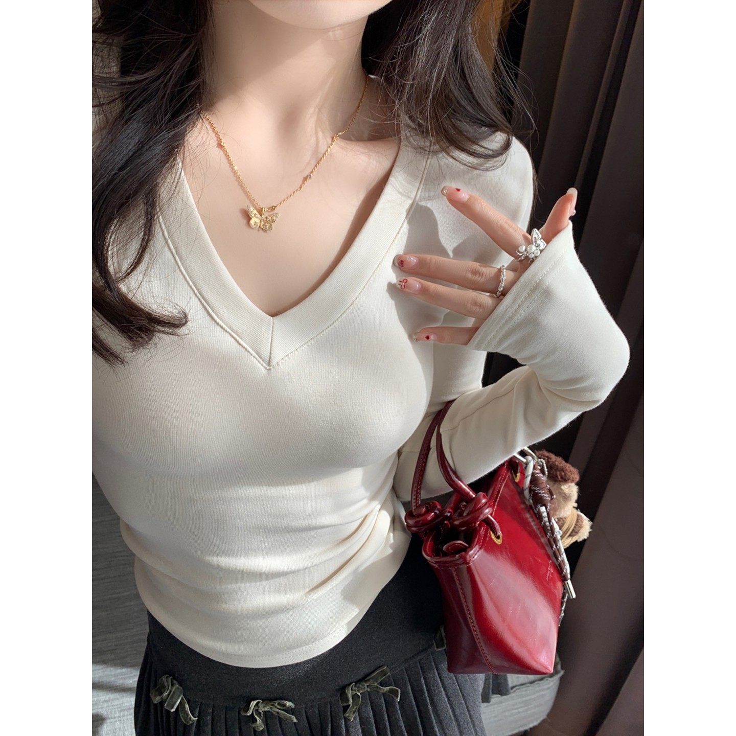 白色V领加绒打底衫女2025秋冬新款内搭T恤高级感磨毛长袖修身上衣