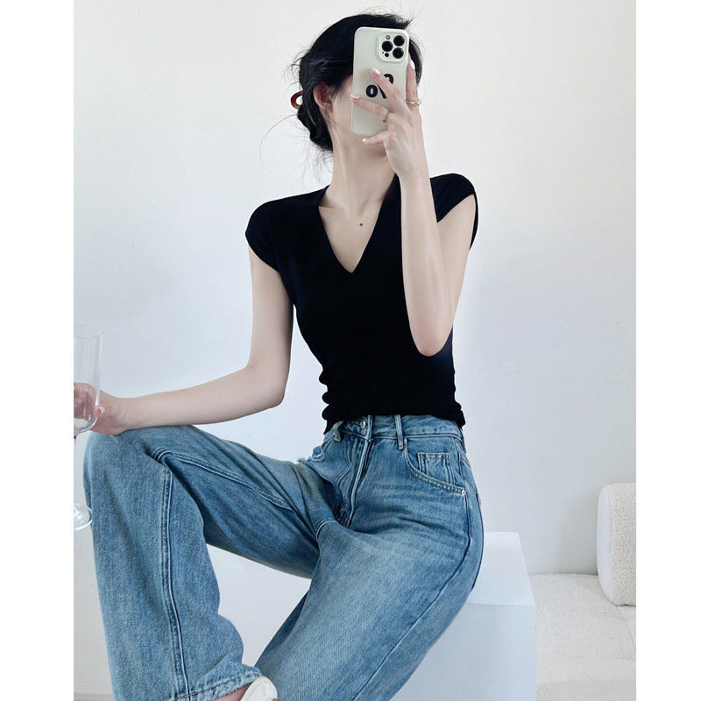 黑色V领冰丝针织短袖T恤女2026新款夏季爆款修身显瘦时髦气质上衣