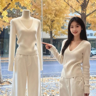白色V领针织打底衫女秋冬季新款内搭修身长袖T恤显瘦时髦软糯上衣
