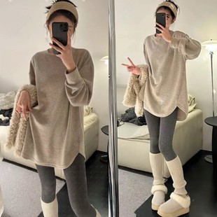 慵懒风双面磨毛长袖T恤女秋冬宽松中长款打底衫配鲨鱼裤的上衣